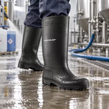 Dunlop Pricemastor fekete színű vegyszerálló PVC csizma